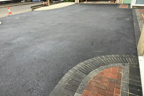 Tarmac driveway installation