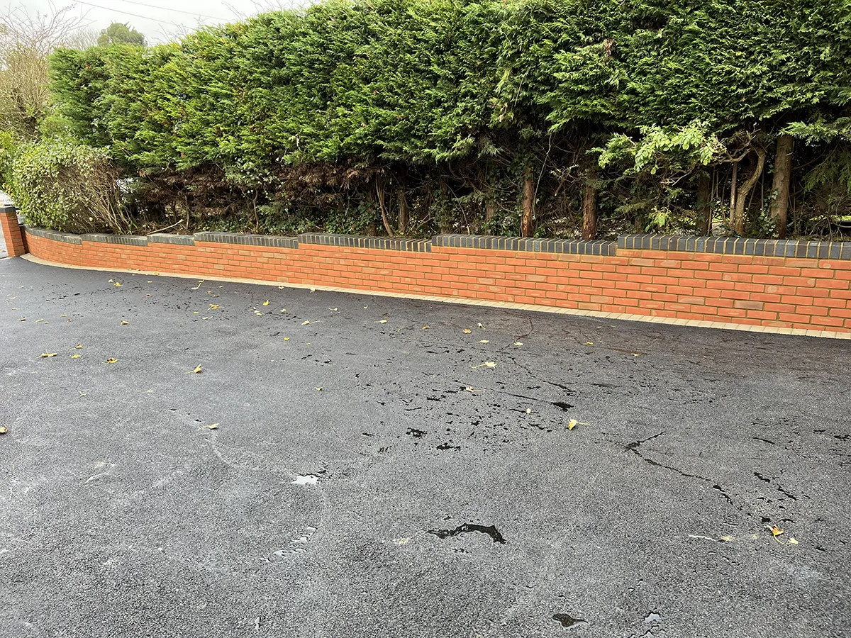 Tarmac & Asphalt Driveway with Wall installation Tarmac & Asphalt Driveway with Wall installation