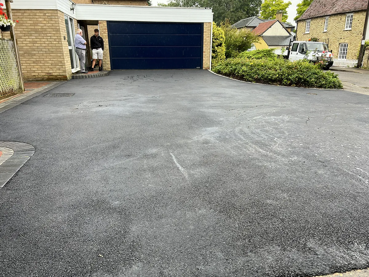 Shared Tarmac/Asphalt Driveway Shared Tarmac/Asphalt Driveway