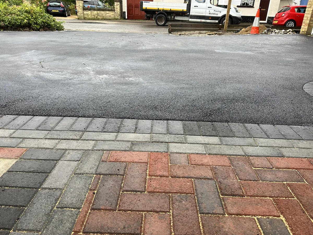 Shared Tarmac/Asphalt Driveway Shared Tarmac/Asphalt Driveway