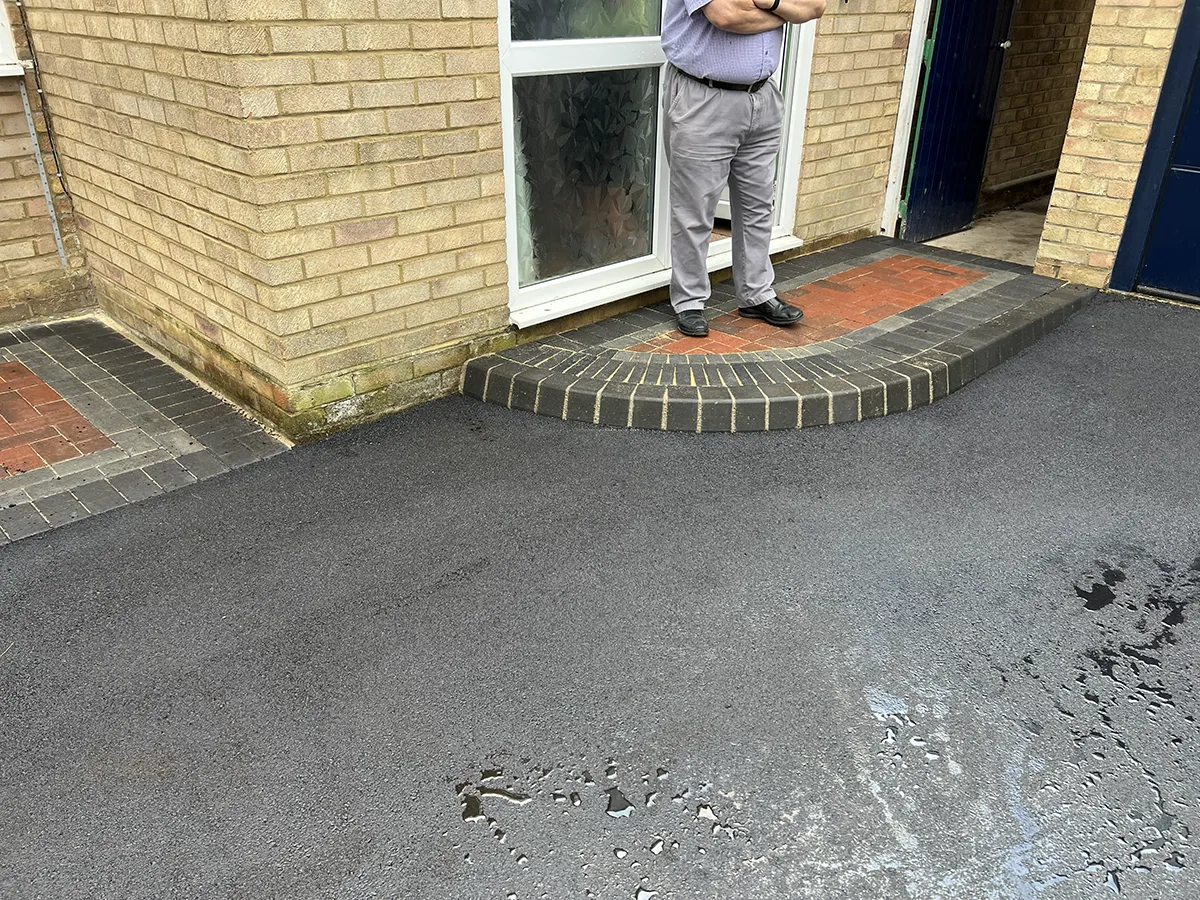 Shared Tarmac/Asphalt Driveway Shared Tarmac/Asphalt Driveway