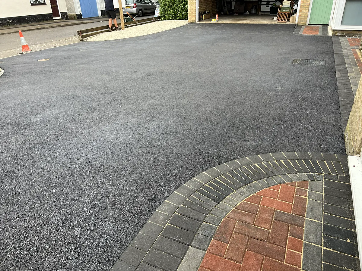 Shared Tarmac/Asphalt Driveway Shared Tarmac/Asphalt Driveway